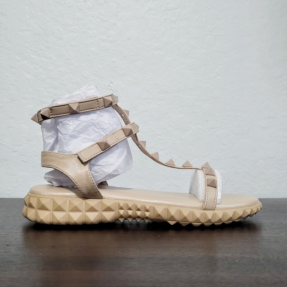 Flat Sandal - Color: Nude - Size 7